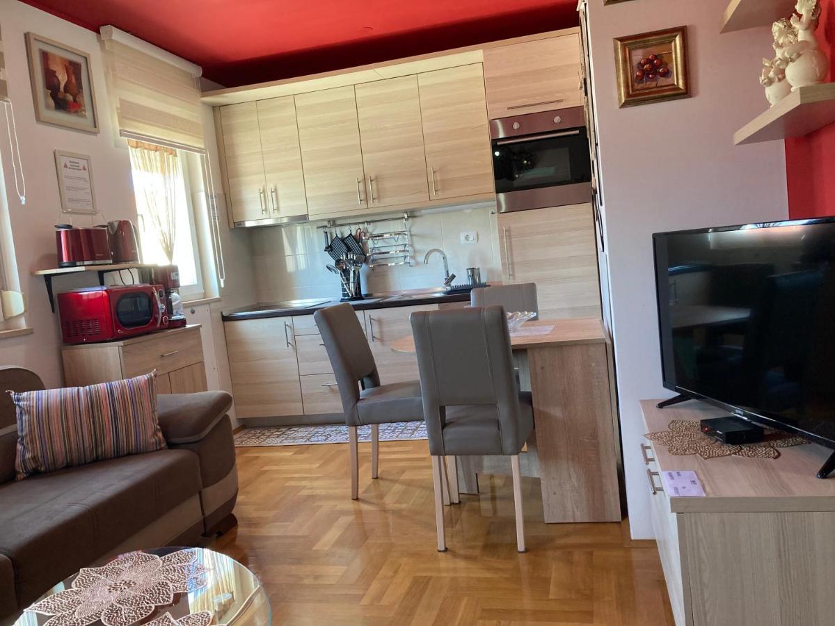 Apartment Capriati With Parking Garage Умаг Екстериор снимка